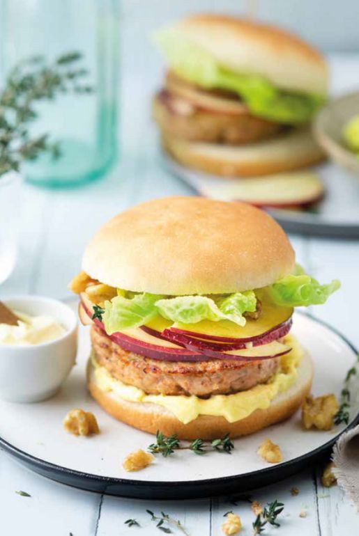 CHICKEN BURGERS WITH CURRIED MAYONNAISE, APPLE AND WALNUTS
