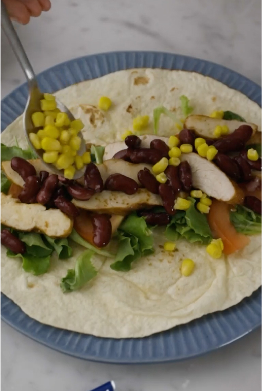 TEXMEX WRAP WITH CHICKEN, BEANS AND HOT SAUCE