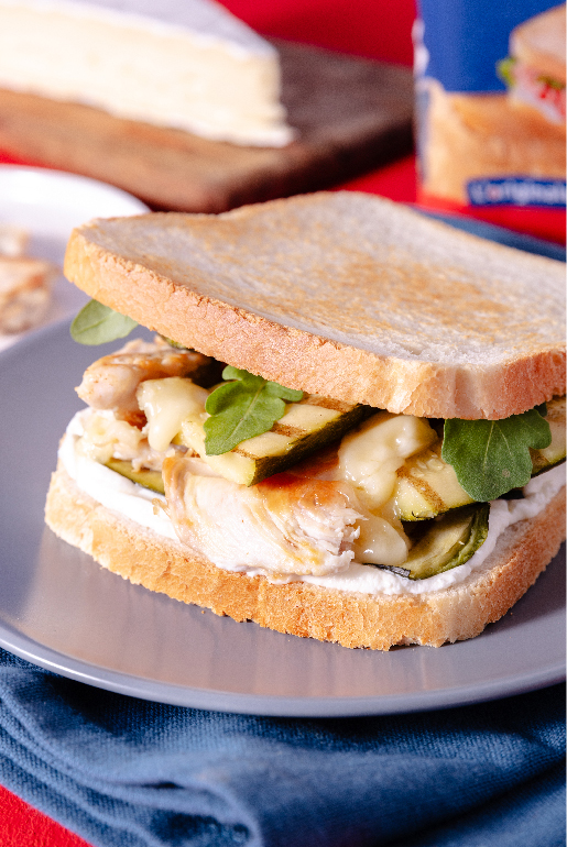 Thanksgiving sandwich con tacchino e verdure grigliate