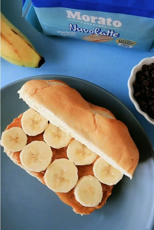 Nuvolatte con burro d’arachidi, banana e gocce di cioccolato